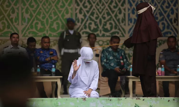 Dihukum hingga 100 kali cambuk