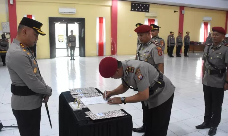 Sertijab 10 Perwira, Kapolres Bulukumba Tekankan Profesionalisme