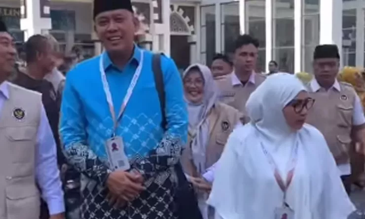 Usai Jalani Pemeriksaan Kesehatan, Wali Kota Bekasi Tri Adhianto dan Istri Siap Terbang ke Tanah Suci Siang Ini