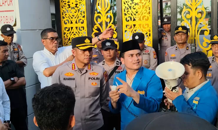 Aksi Unjuk Rasa Mahasiswa di DPRD Riau Sempat Ricuh, Polisi Jelaskan Kronologi dan Selidiki Dugaan Pemukulan