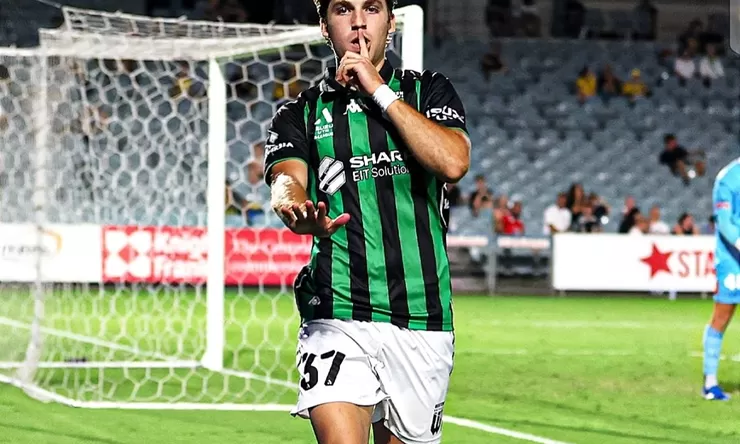 Pemain Sepak Bola Kelahiran Hawai Amerika Serikat Luke Vickery Mengambil Sumpah Menjadi WNI
