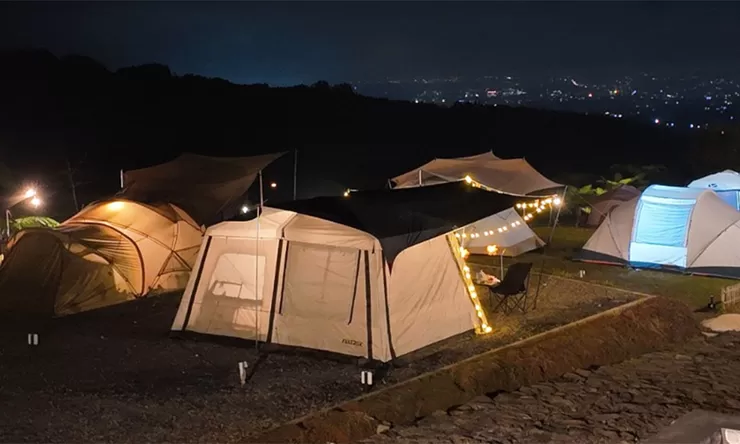El Mande Camping Ground di Bogor, Spot Wisata Alam dengan Sunset Gunung Salak dan Citylight Memikat