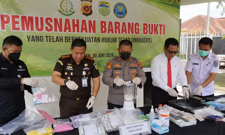 Ratusan Obat Keras, Sabu dan Tembakau Sintetis Dimusnahkan Kejari Tasikmalaya