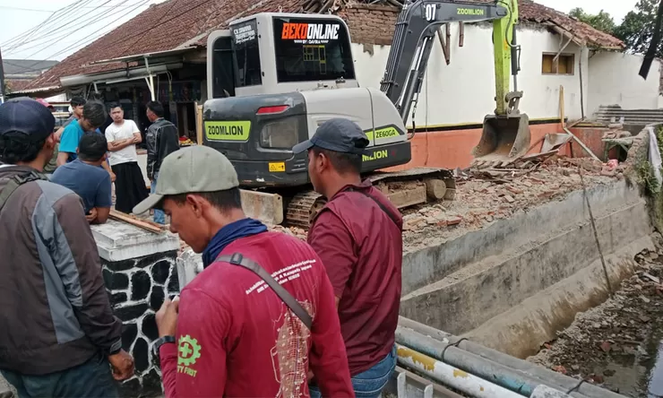 Revitalisasi Sungai Cikunten Dikeluhkan Warga, Pasokan Air Irigasi Menurun dan Petani di Tasikmalaya Terdampak