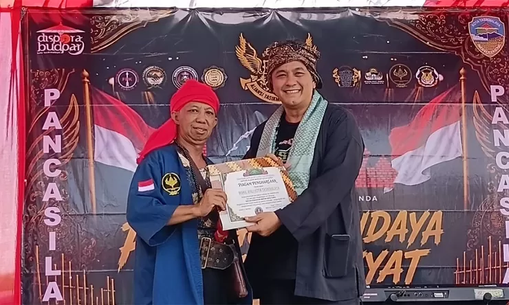 Peduli Seni dan Budaya, Diky Chandra Terima Penghargaan Budaya dari Yayasan Sanca Wulung Galunggung