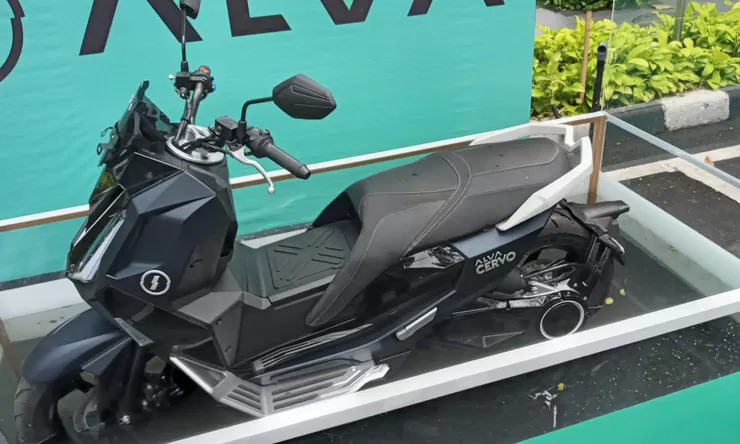 Jangan Asal Terjang, Ini Batas Aman Motor Listrik Honda, Alva dan Polytron Saat Melintasi Genangan Air