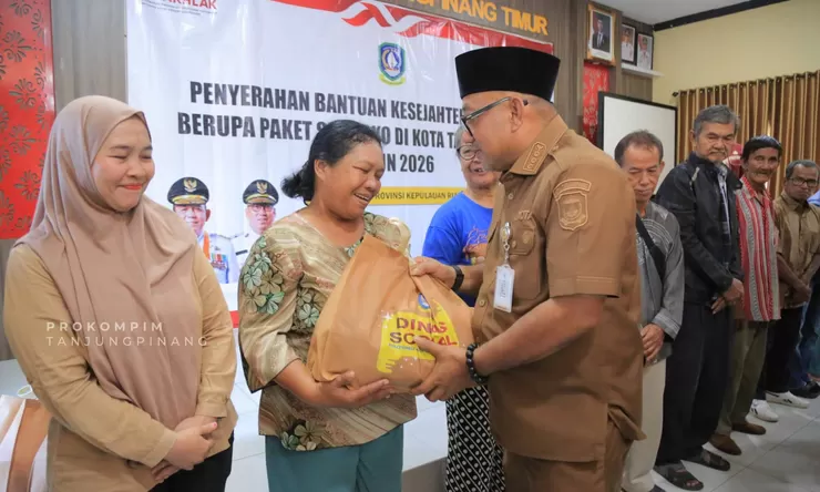 500 Paket Sembako Disalurkan, Wali Kota Tanjungpinang Ucap Terima Kasih Kepada Pemprov Kepri