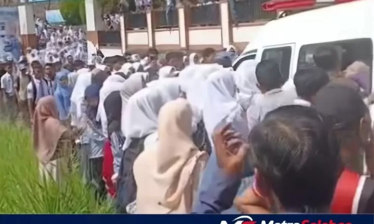 Ambulans Bawa Jenazah Putri Olivia Melintas, Tangis Siswa SMAN 13 Sinjai Pecah