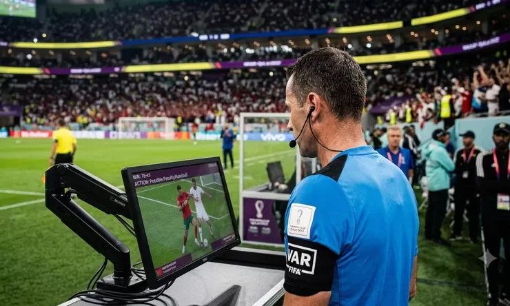 Kapan Video Assistant Referee (VAR) Pertama Kali Digunakan di Piala Dunia?