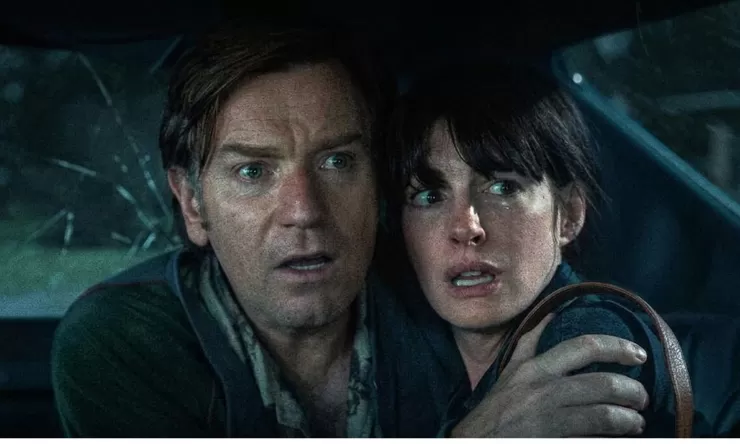 The End of Oak Street: Anne Hathaway dan Ewan McGregor Terjebak di Dunia Dinosaurus, Dalam Kejadian Kosmis Misterius