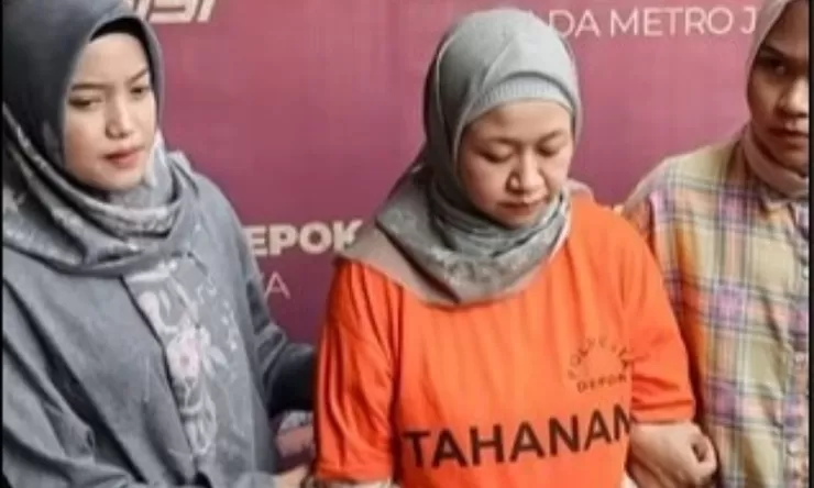 Penampakan Meita Irianty Tersangka Penganiayaan Anak Sekaligus Pemilik Daycare Depok, Kini Berbaju Tahanan dengan Wajah Murung 