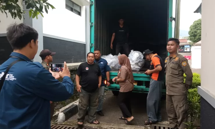 Perketat Keamanan, PPK Cijeruk Pasang CCTV di Gudang Logistik Pemilu 2024