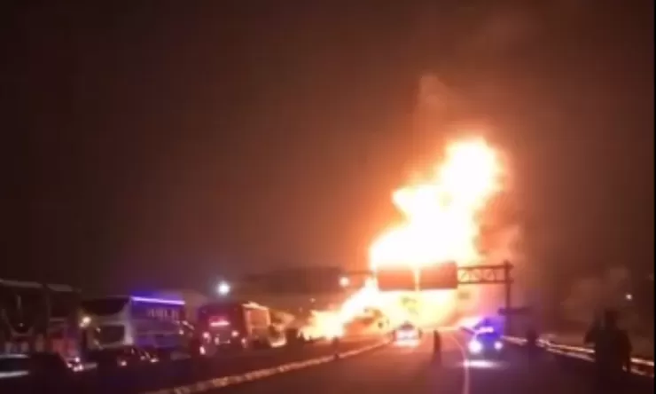 Ternyata Ini Penyebab Truk Tangki Bermuatan BBM Terbakar di Tol Ngawi, Polisi: Percikan Api di Kampas Rem