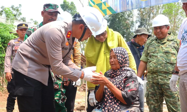 Kisah Mak Datem di Subang, rumahnya diperbaiki polisi agar lebih layak dihuni
