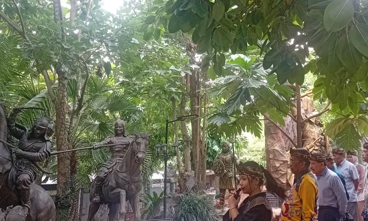 Kraton Majapahit Jakarta Sambut Tokoh Pagaruyung, AM Hendropriyono Tekankan Saling Keterkaitan Kebudayaan di Nusantara