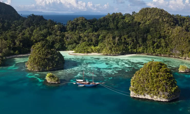 Tidak Cukup Sehari, Wisata ke Taman Nasional Teluk Cenderawasih Harus Lebih dari Itu Agar Puas