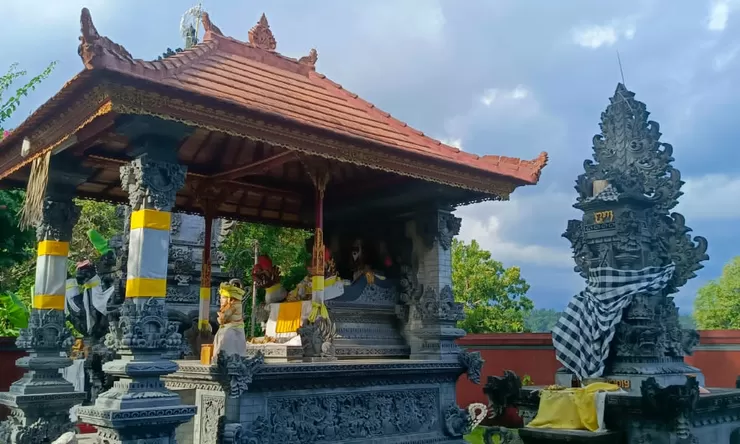 Pura Gunung Baleku Untuk Wisata Religi, Tempat Suci Dengan Cerita Batu Kapong Yang Menakjubkan
