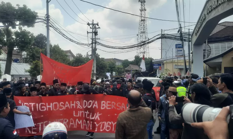 Ratusan Pedagang Kelontong Madura Datangi Polresta Yogyakarta, Kawal Laporan Penutupan Warung 