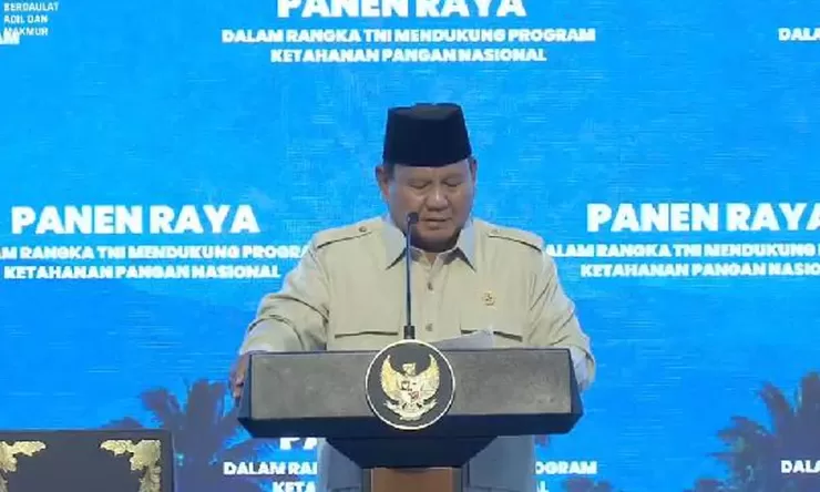 Prabowo Subianto Tantang Pengkritik Harga Beras Tanam Padi Sendiri saat Panen Raya di Malang