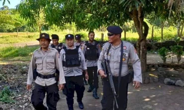 Gema Sepatu Laras di Tanah Adonara: Menjaga Kedamaian di Bawah Bayang Kerawanan