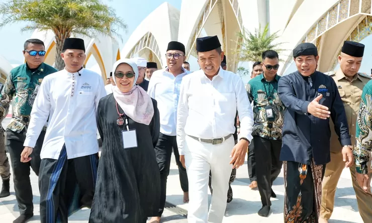 Gubernur Dedi Mulyadi: "Masjid Jangan Cuma Jadi Tempat Selfie, Hadirkan Tuhan Lewat Tajuk Kampung!"