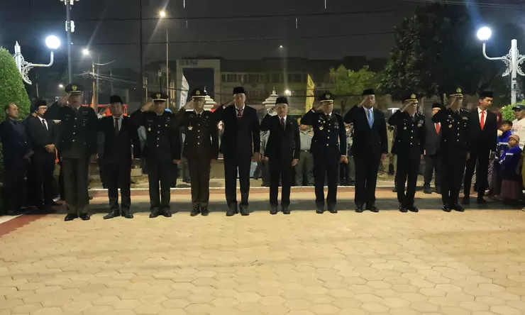 Jelang HUT RI ke-81, Wali Kota Bekasi Larut dalam Hening Suci TMP Patriot