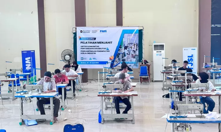 PNM dan Mandiri Taspen Buka Jalan Kerja bagi Difabel, 30 Peserta Ikuti Pelatihan Operator Jahit Sepatu di Brebes