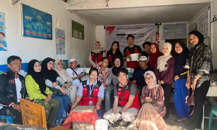 Mahasiswa KKN Unhas Ajari Warga Mengubah Limbah Dapur Jadi Pupuk Organik Cair