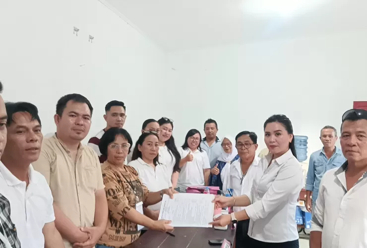 Lengkapi Berkas Administrasi, Villy Fricilya Pontororing Siap Bertarung di Pilhut Desa Sea