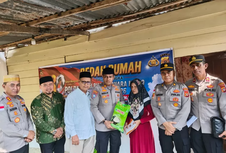 HUT Bhayangkara, Polres Lhokseumawe Bedah Rumah Warga Miskin