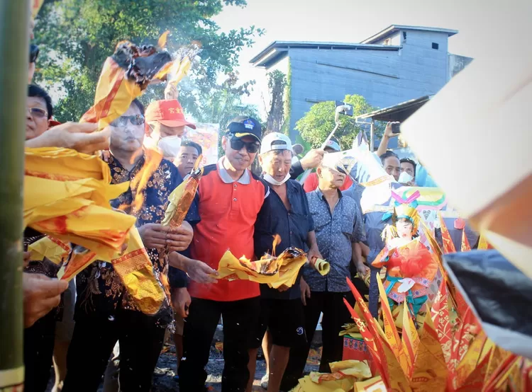 Event Bakar Tongkang Tiang Layar Tongkang Jatuh Ke Arah Laut Dan Darat Haluan Riau