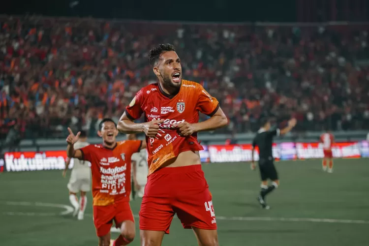 Selebrasi pemain Bali United Willian Pacheco usai membobol gawang Persija Jakarta di laga pembuka Liga 1.