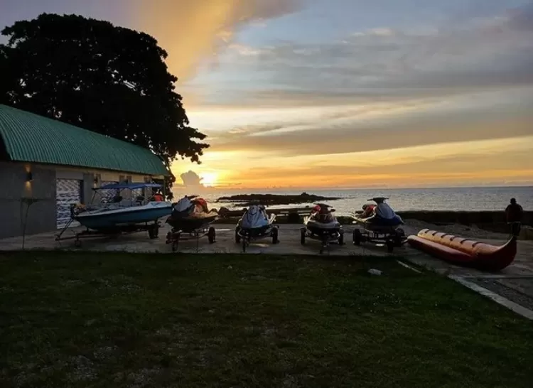 Daya tarik Pulau Randayan di Singkawang Kalimantan Barat salah satunya adalah spot sunset yang top