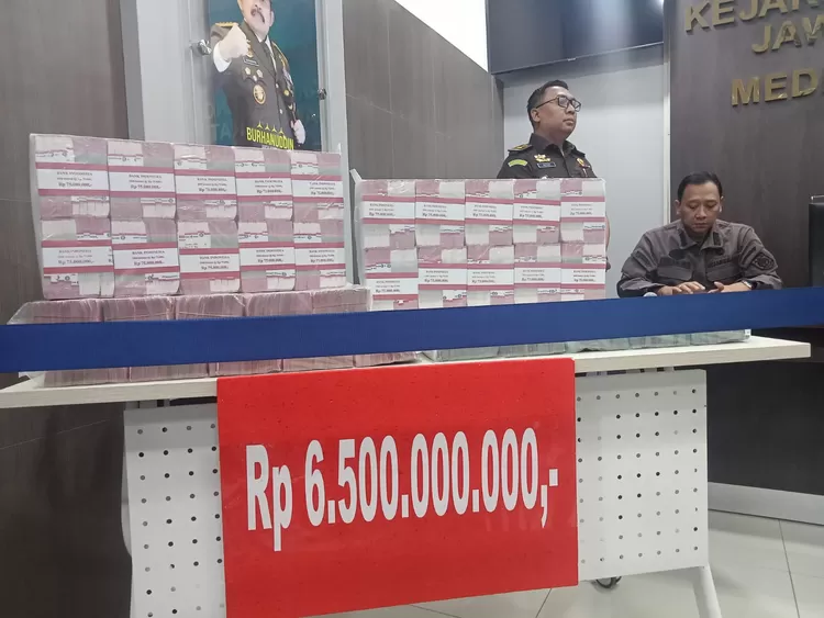 Kejaksaan Tinggi Jabar Terima Titipan Uang Rp.6,5 Miliar Dari Perkara ...