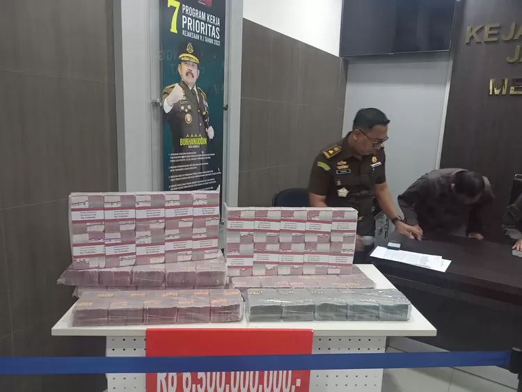 Kejaksaan Tinggi Jabar Terima Titipan Uang Rp65 Miliar Dari Perkara Dugaan Korupsi Dana Bos 5412