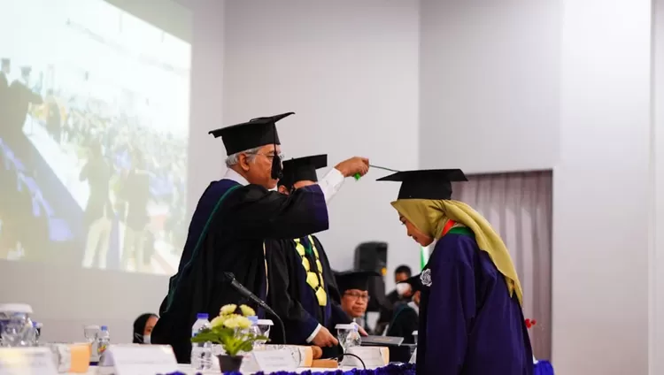 UM Bandung Gelar Wisuda Ke-3, Rektor Ajak Lulusan Untuk Beradaptasi Dan ...