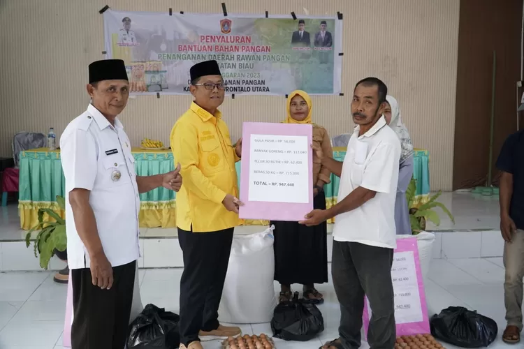 Thariq Modanggu Serahkan Bantuan Pangan Di Wilayah Barat Gorontalo ...