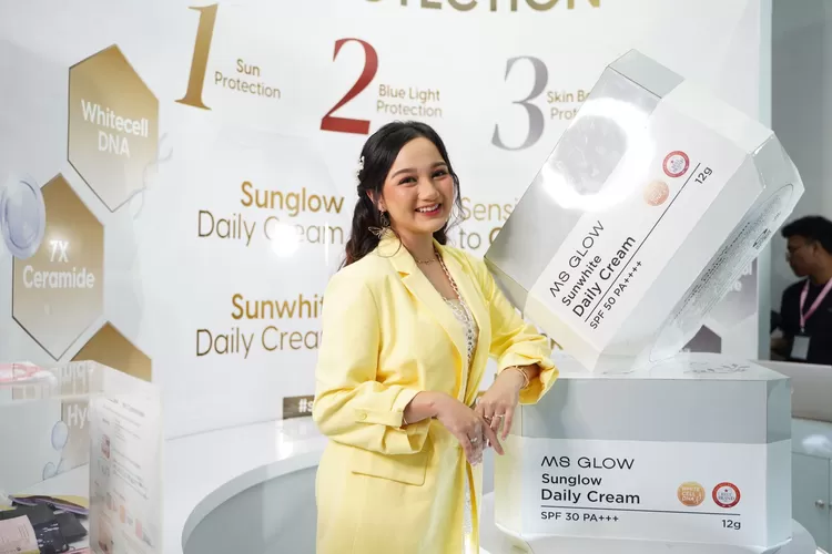 Influencer Nanda arsyinta turut hadir memeriahkan launching sun screen Sunglow daily cream dan Sunwhite daily cream dari MS GLOW.