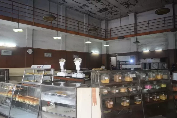 Toko Roti Sumber Hidangan Braga Bandung (Ayobandung)