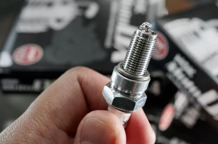 Perhatikan 4 Tanda-tanda Kerusakan Pada Busi Motor Matic Maupun Bebek, Mogok Salah Satu Sebab!