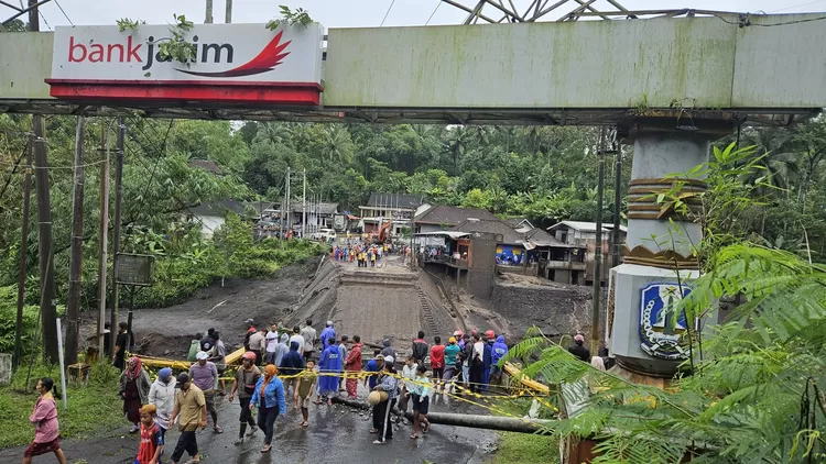 Situasi Terkini, Potret Jembatan Lumajang - Malang Putus Usai Diterjang ...