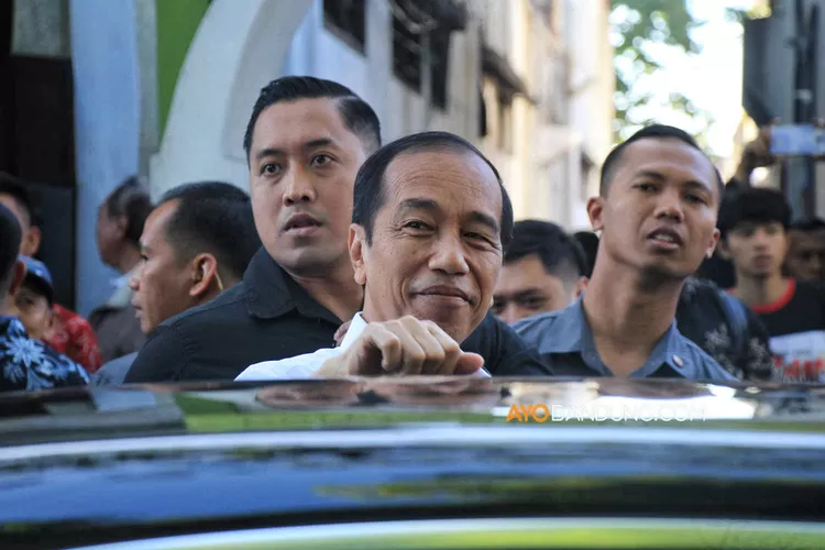 [FOTO] Potret Kunjungan Presiden Jokowi Ke Pasar Cihapit Kota Bandung ...