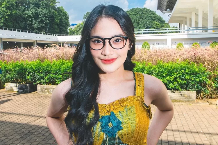 Profi Biodata Ashel Jkt Terbaru Umur Agama Pacar Gen Berapa Kuliah Dimana Karir Ig