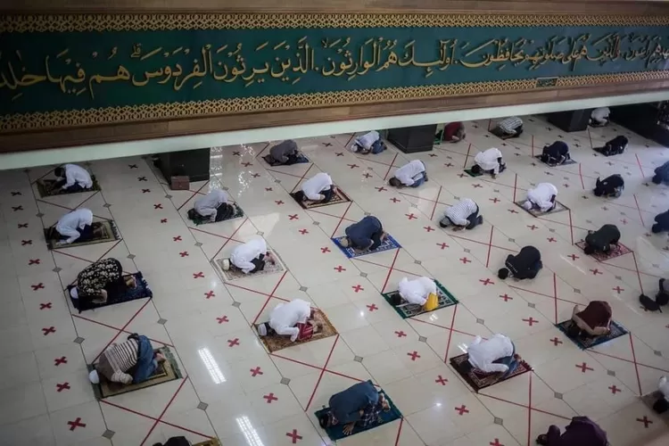 Bacaan Shalat Tahiyat Akhir Sampai Salam Lengkap Dengan Doa Hops Id