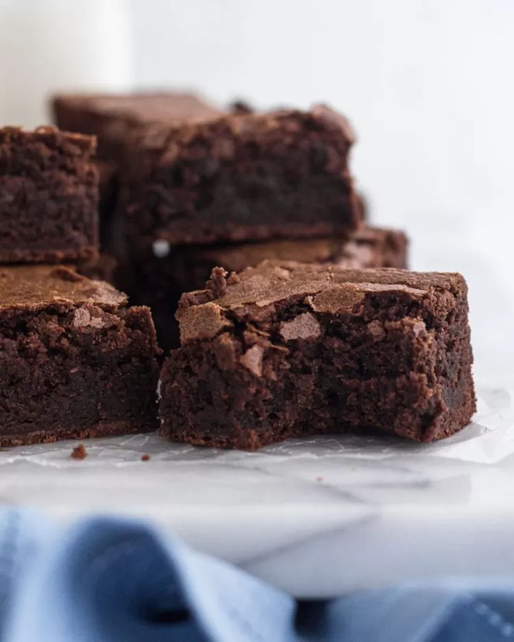 Resep Brownies Kukus Tanpa Mixer, Lembut Dan Nyoklat Banget - Kulinear