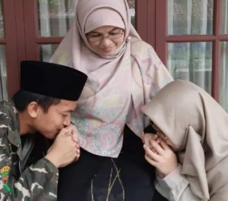 Berbakti Pada Orang Tua Menggapai Keberkahan Dalam Hidup Muslima
