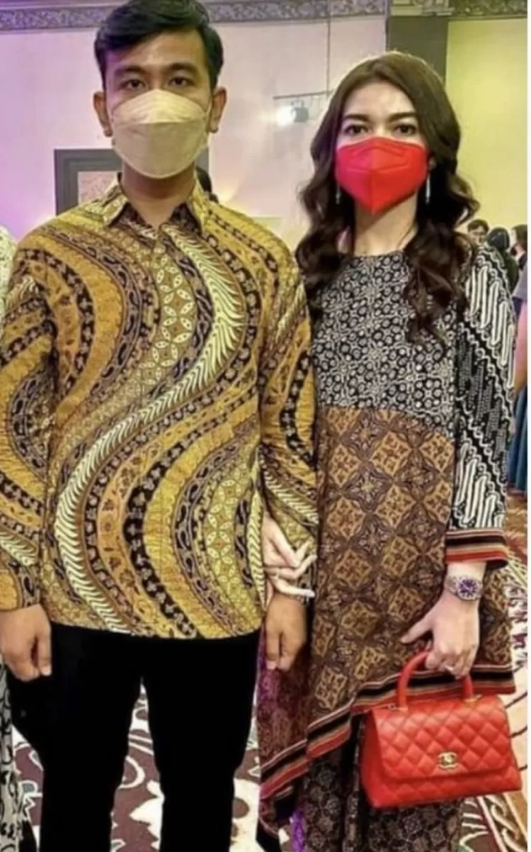 Gaya Modis Selvi Ananda Istri Gibran Rakabuming Tenteng Tas Branded