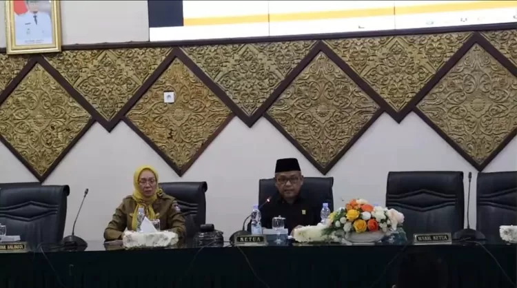Fraksi DPRD Padang Sampaikan Pendapat Akhir Terkait 4 Ranperda dalam Rapat Paripurna