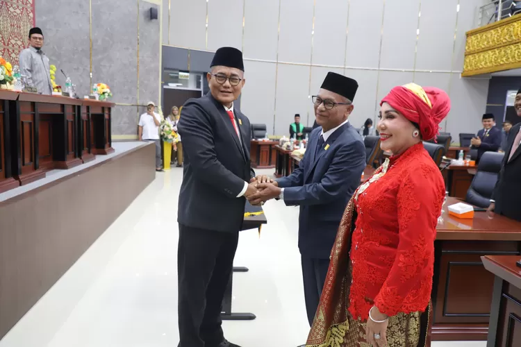 Resmita dan Khairul Karohan Dilantik Sebagai PAW DPRD Kota Padang Sisa Masa Jabatan 2019-2024
