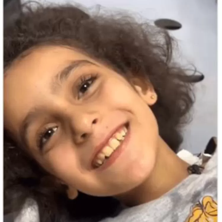 Video walaupun sedang dirawat anak perempuan ini masih bisa tersenyum